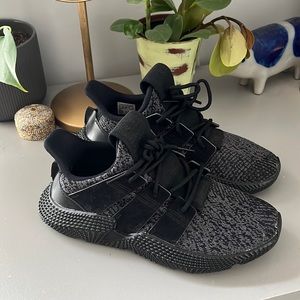 🔥Black Adidas Sneakers 🔥